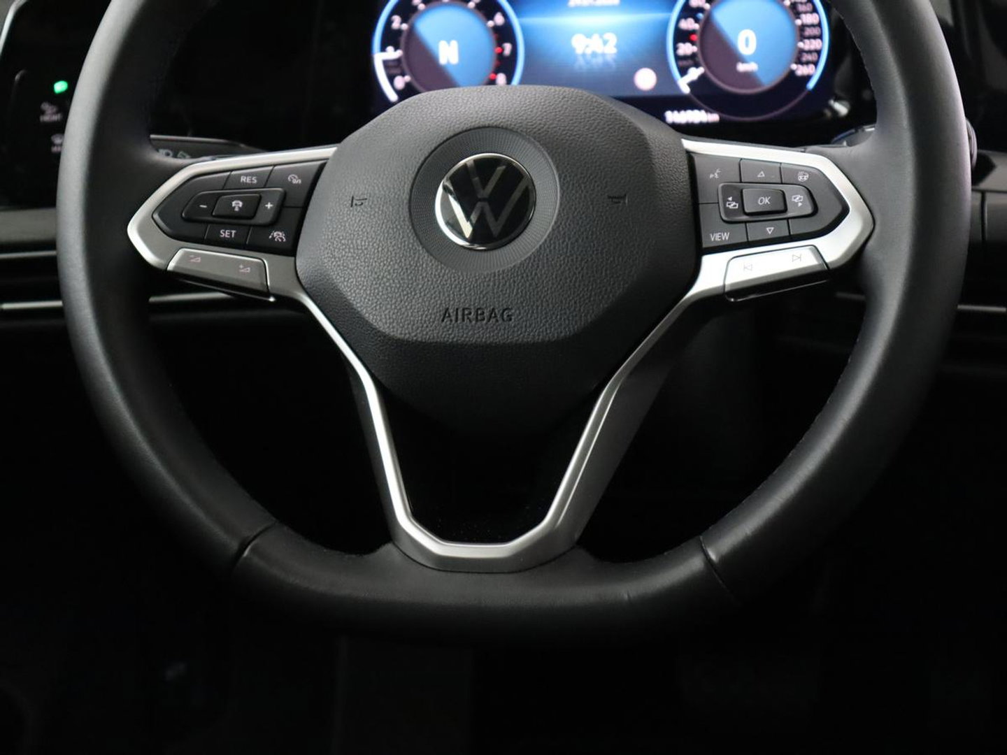 Volkswagen Golf 1.5 eTSI Style | Stoelverwarming | Trekhaak | Camera | Stuurverwarming | Memory | Sfeerverlichting | Carplay | Navigatie | Adaptive cruise | Parkeerhulp | Climate control