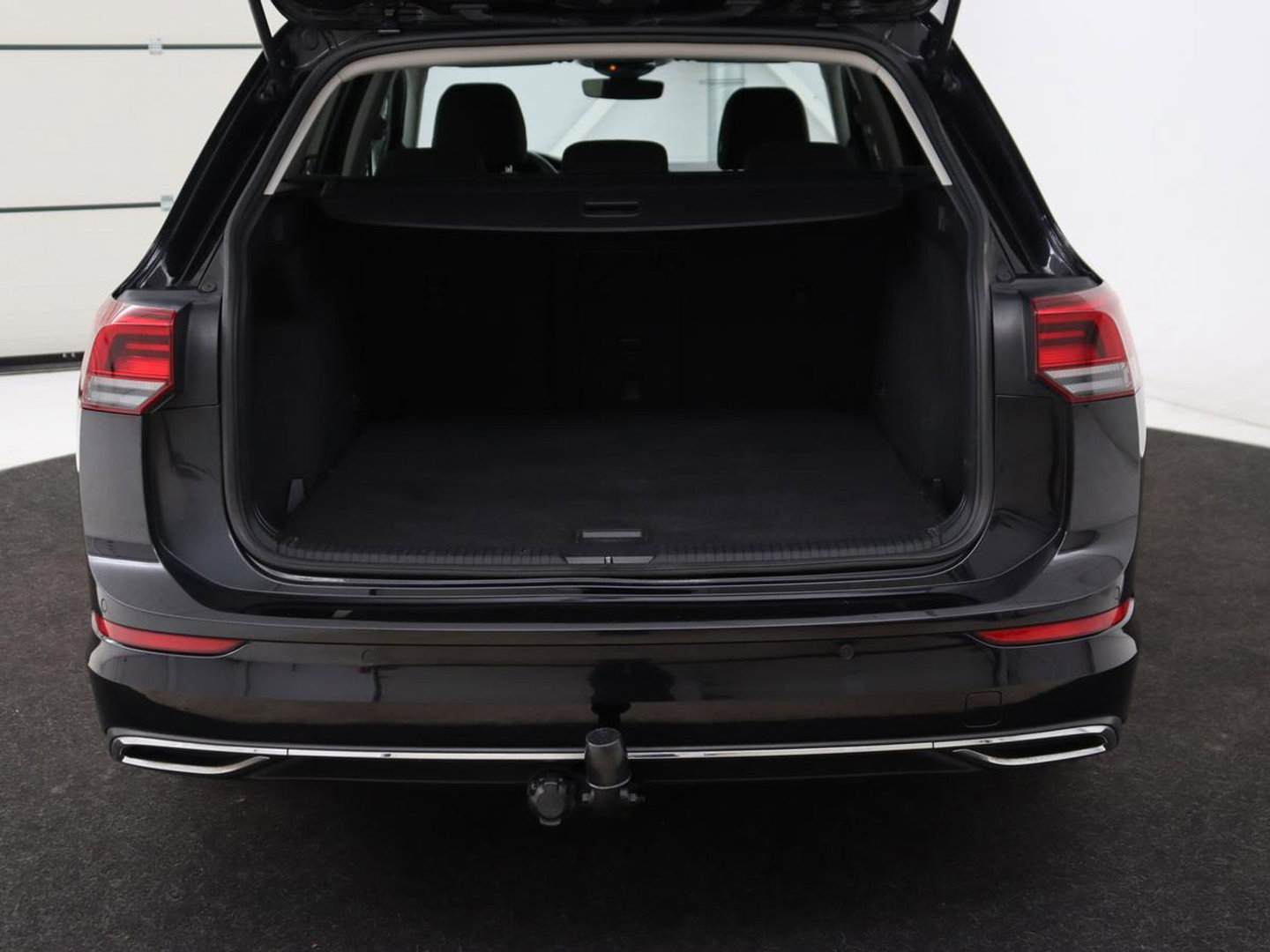 Volkswagen Golf 1.5 eTSI Style | Stoelverwarming | Trekhaak | Camera | Stuurverwarming | Memory | Sfeerverlichting | Carplay | Navigatie | Adaptive cruise | Parkeerhulp | Climate control