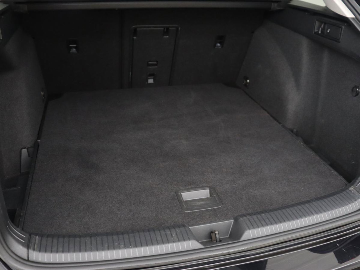 Volkswagen Golf 1.5 eTSI Style | Stoelverwarming | Trekhaak | Camera | Stuurverwarming | Memory | Sfeerverlichting | Carplay | Navigatie | Adaptive cruise | Parkeerhulp | Climate control