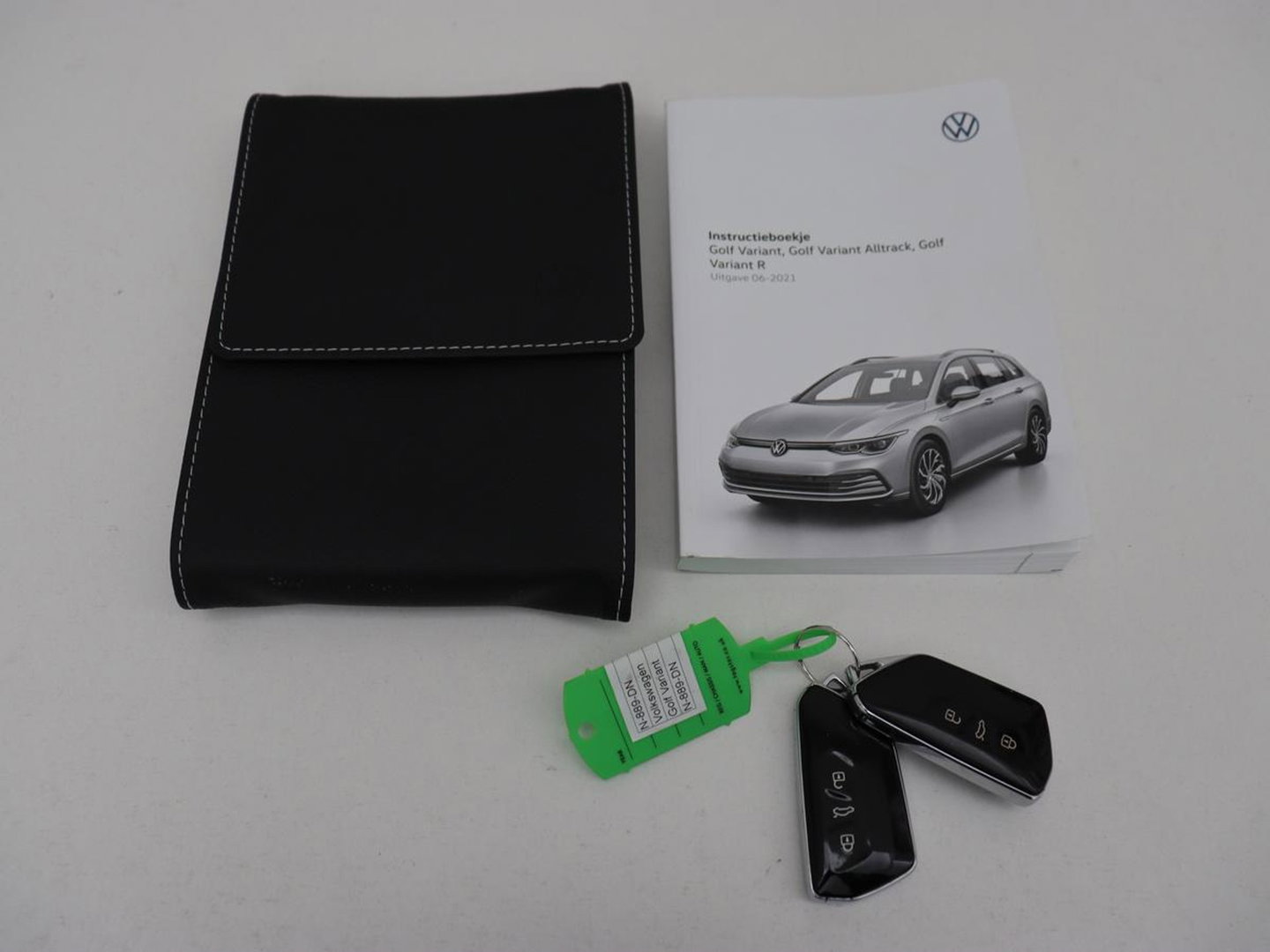 Volkswagen Golf 1.5 eTSI Style | Stoelverwarming | Trekhaak | Camera | Stuurverwarming | Memory | Sfeerverlichting | Carplay | Navigatie | Adaptive cruise | Parkeerhulp | Climate control