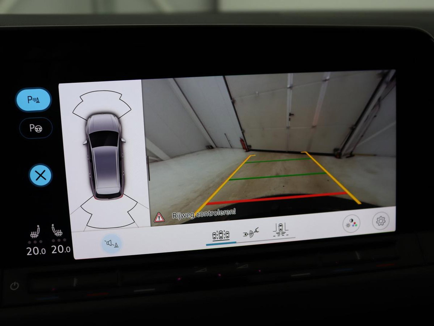 Volkswagen Golf 1.5 eTSI Style | Stoelverwarming | Trekhaak | Camera | Stuurverwarming | Memory | Sfeerverlichting | Carplay | Navigatie | Adaptive cruise | Parkeerhulp | Climate control