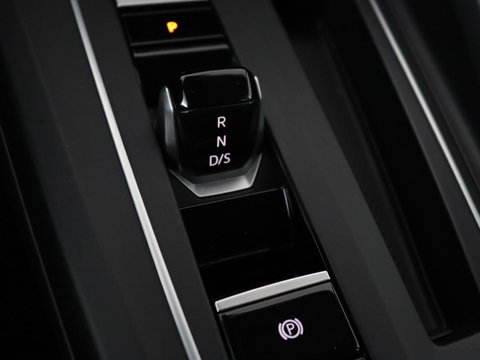 Volkswagen Golf 1.5 eTSI Style | Stoelverwarming | Trekhaak | Camera | Stuurverwarming | Memory | Sfeerverlichting | Carplay | Navigatie | Adaptive cruise | Parkeerhulp | Climate control