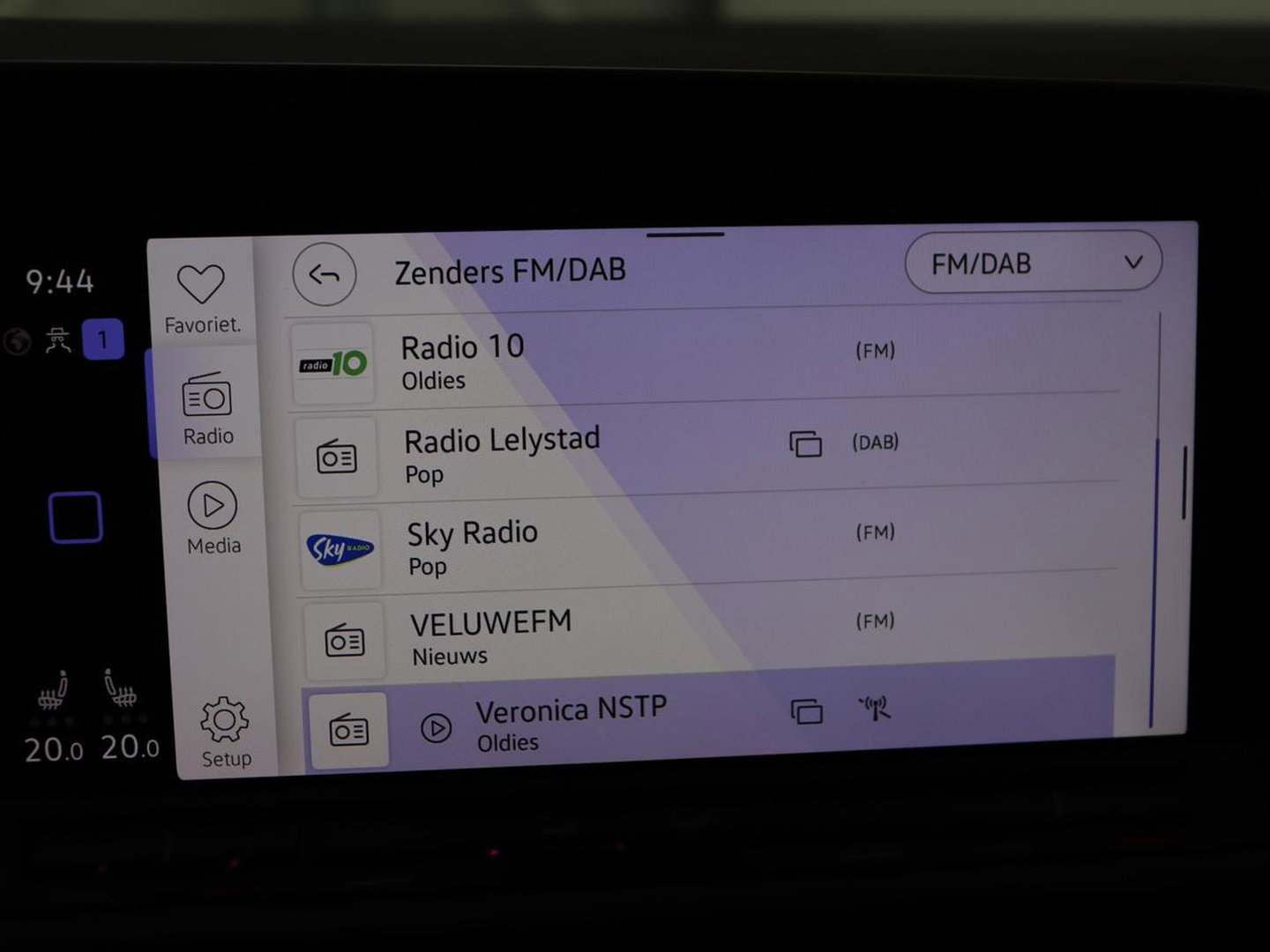 Volkswagen Golf 1.5 eTSI Style | Stoelverwarming | Trekhaak | Camera | Stuurverwarming | Memory | Sfeerverlichting | Carplay | Navigatie | Adaptive cruise | Parkeerhulp | Climate control