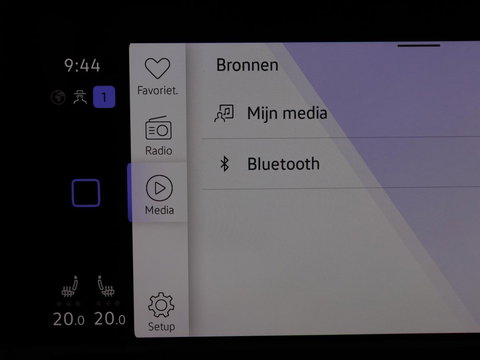 Volkswagen Golf 1.5 eTSI Style | Stoelverwarming | Trekhaak | Camera | Stuurverwarming | Memory | Sfeerverlichting | Carplay | Navigatie | Adaptive cruise | Parkeerhulp | Climate control