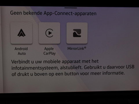 Volkswagen Golf 1.5 eTSI Style | Stoelverwarming | Trekhaak | Camera | Stuurverwarming | Memory | Sfeerverlichting | Carplay | Navigatie | Adaptive cruise | Parkeerhulp | Climate control