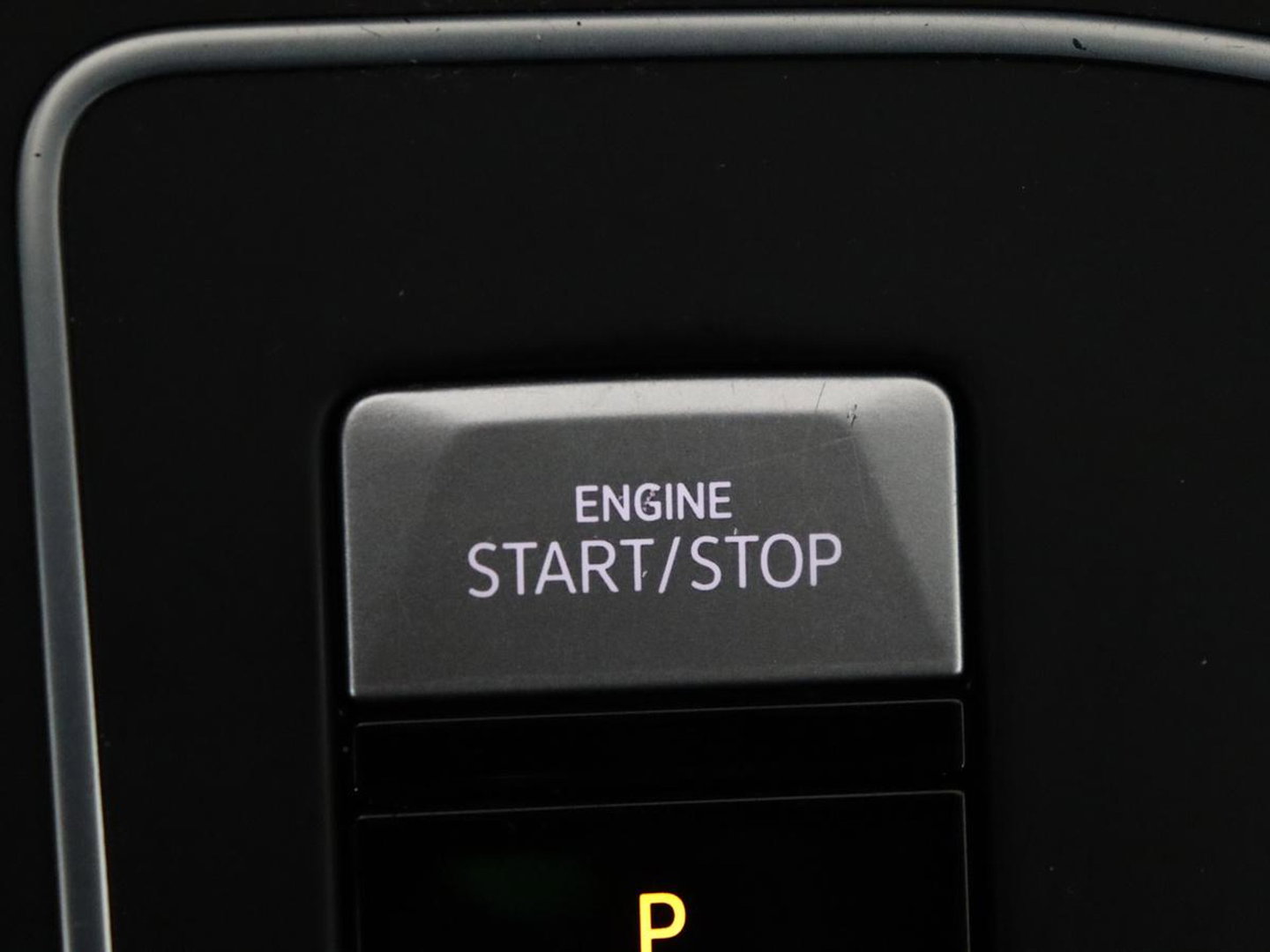 Volkswagen Golf 1.5 eTSI Style | Stoelverwarming | Trekhaak | Camera | Stuurverwarming | Memory | Sfeerverlichting | Carplay | Navigatie | Adaptive cruise | Parkeerhulp | Climate control