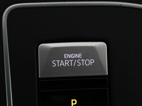 Volkswagen Golf 1.5 eTSI Style | Stoelverwarming | Trekhaak | Camera | Stuurverwarming | Memory | Sfeerverlichting | Carplay | Navigatie | Adaptive cruise | Parkeerhulp | Climate control