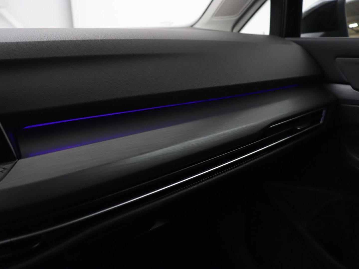 Volkswagen Golf 1.5 eTSI Style | Stoelverwarming | Trekhaak | Camera | Stuurverwarming | Memory | Sfeerverlichting | Carplay | Navigatie | Adaptive cruise | Parkeerhulp | Climate control