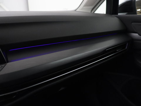 Volkswagen Golf 1.5 eTSI Style | Stoelverwarming | Trekhaak | Camera | Stuurverwarming | Memory | Sfeerverlichting | Carplay | Navigatie | Adaptive cruise | Parkeerhulp | Climate control