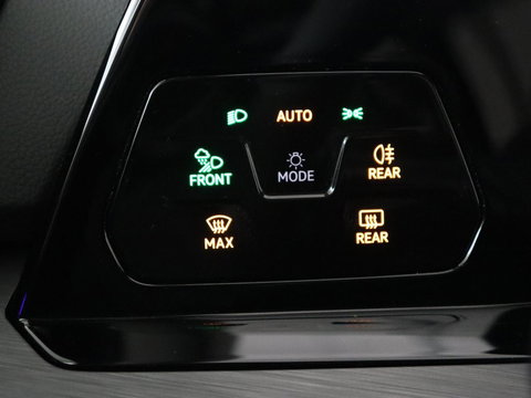 Volkswagen Golf 1.5 eTSI Style | Stoelverwarming | Trekhaak | Camera | Stuurverwarming | Memory | Sfeerverlichting | Carplay | Navigatie | Adaptive cruise | Parkeerhulp | Climate control