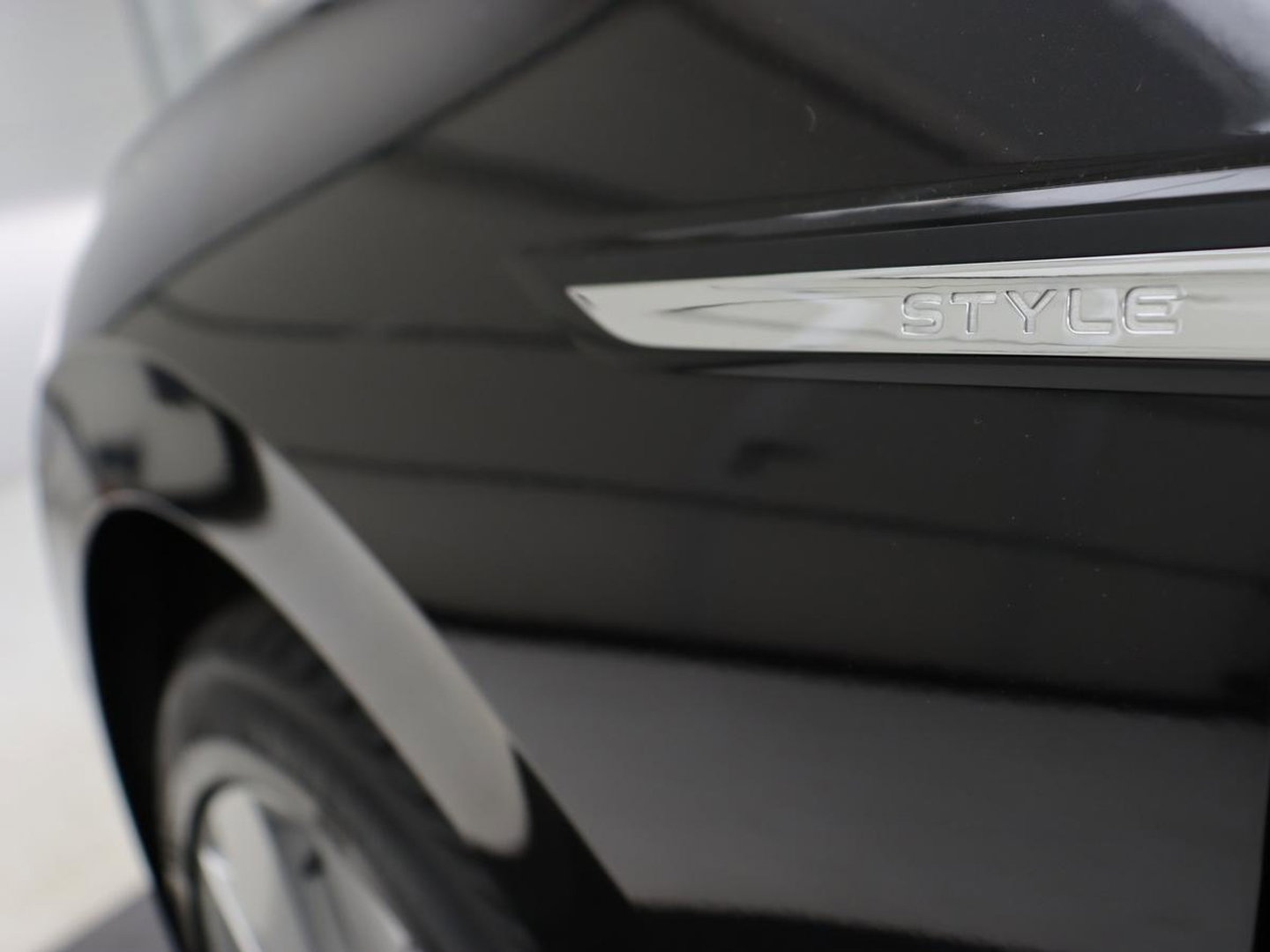 Volkswagen Golf 1.5 eTSI Style | Stoelverwarming | Trekhaak | Camera | Stuurverwarming | Memory | Sfeerverlichting | Carplay | Navigatie | Adaptive cruise | Parkeerhulp | Climate control