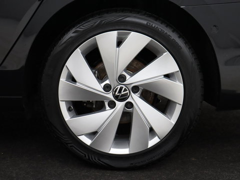 Volkswagen Golf 1.5 eTSI Style | Stoelverwarming | Trekhaak | Camera | Stuurverwarming | Memory | Sfeerverlichting | Carplay | Navigatie | Adaptive cruise | Parkeerhulp | Climate control