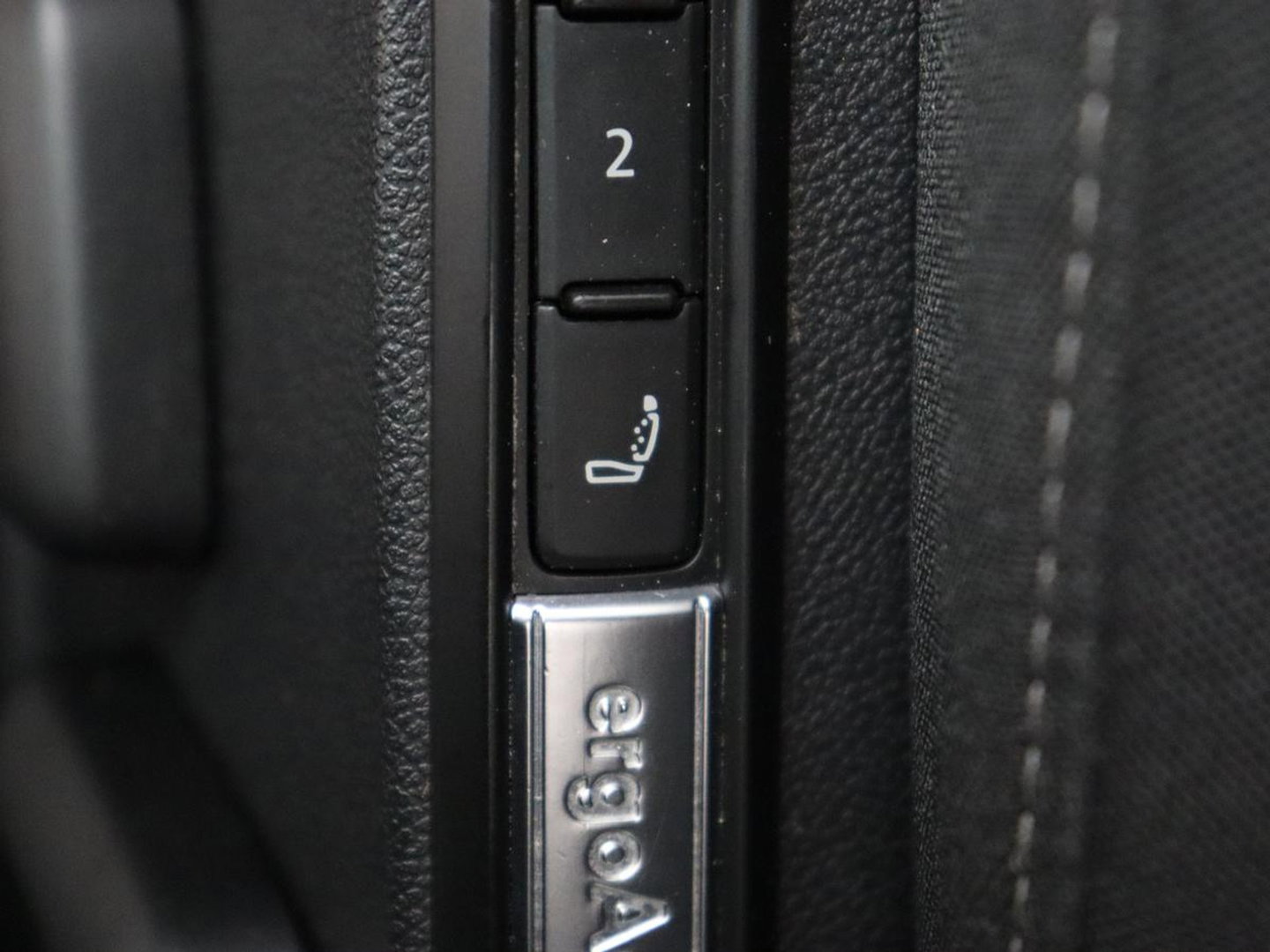 Volkswagen Golf 1.5 eTSI Style | Stoelverwarming | Trekhaak | Camera | Stuurverwarming | Memory | Sfeerverlichting | Carplay | Navigatie | Adaptive cruise | Parkeerhulp | Climate control