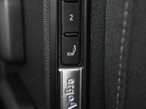 Volkswagen Golf 1.5 eTSI Style | Stoelverwarming | Trekhaak | Camera | Stuurverwarming | Memory | Sfeerverlichting | Carplay | Navigatie | Adaptive cruise | Parkeerhulp | Climate control