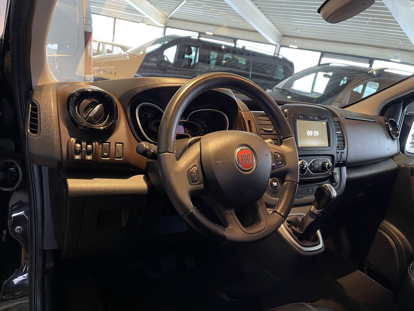 Fiat Talento 2.0 MultiJet 170pk automaat L2H1 SX DC 5 persoons / vaste prijs rijklaar € 21.950 ex btw / lease vanaf € 358 / dubbele schuifdeur / airco / cruise / camera / navigatie / trekhaak !