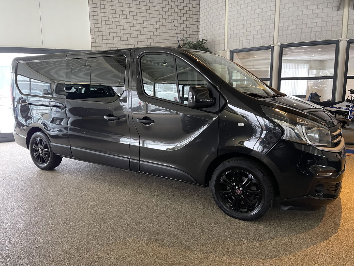 Fiat Talento 2.0 MultiJet 170pk automaat L2H1 SX DC 5 persoons / vaste prijs rijklaar € 21.950 ex btw / lease vanaf € 358 / dubbele schuifdeur / airco / cruise / camera / navigatie / trekhaak !