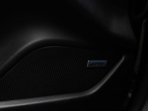 Porsche Taycan Performance 84 kWh 21'' Sport Chrono Panodak Sportstoelen Warmtepomp