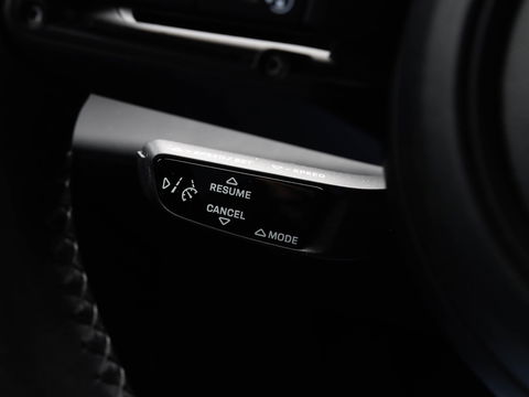 Porsche Taycan Performance 84 kWh 21'' Sport Chrono Panodak Sportstoelen Warmtepomp