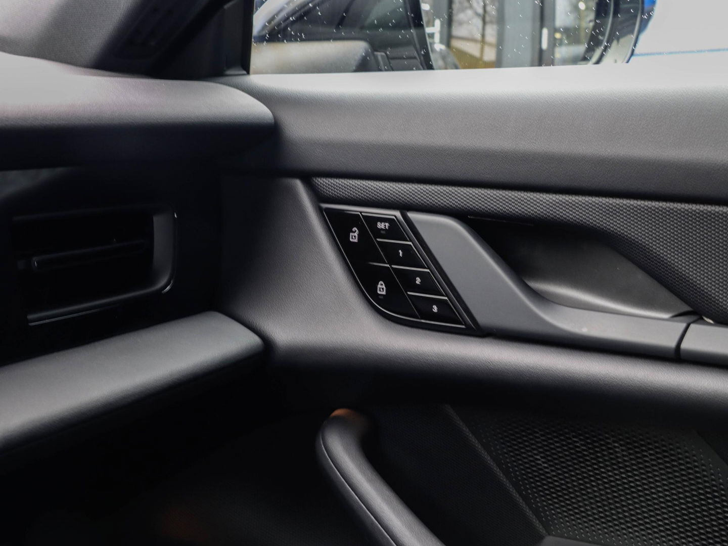 Porsche Taycan Performance 84 kWh 21'' Sport Chrono Panodak Sportstoelen Warmtepomp