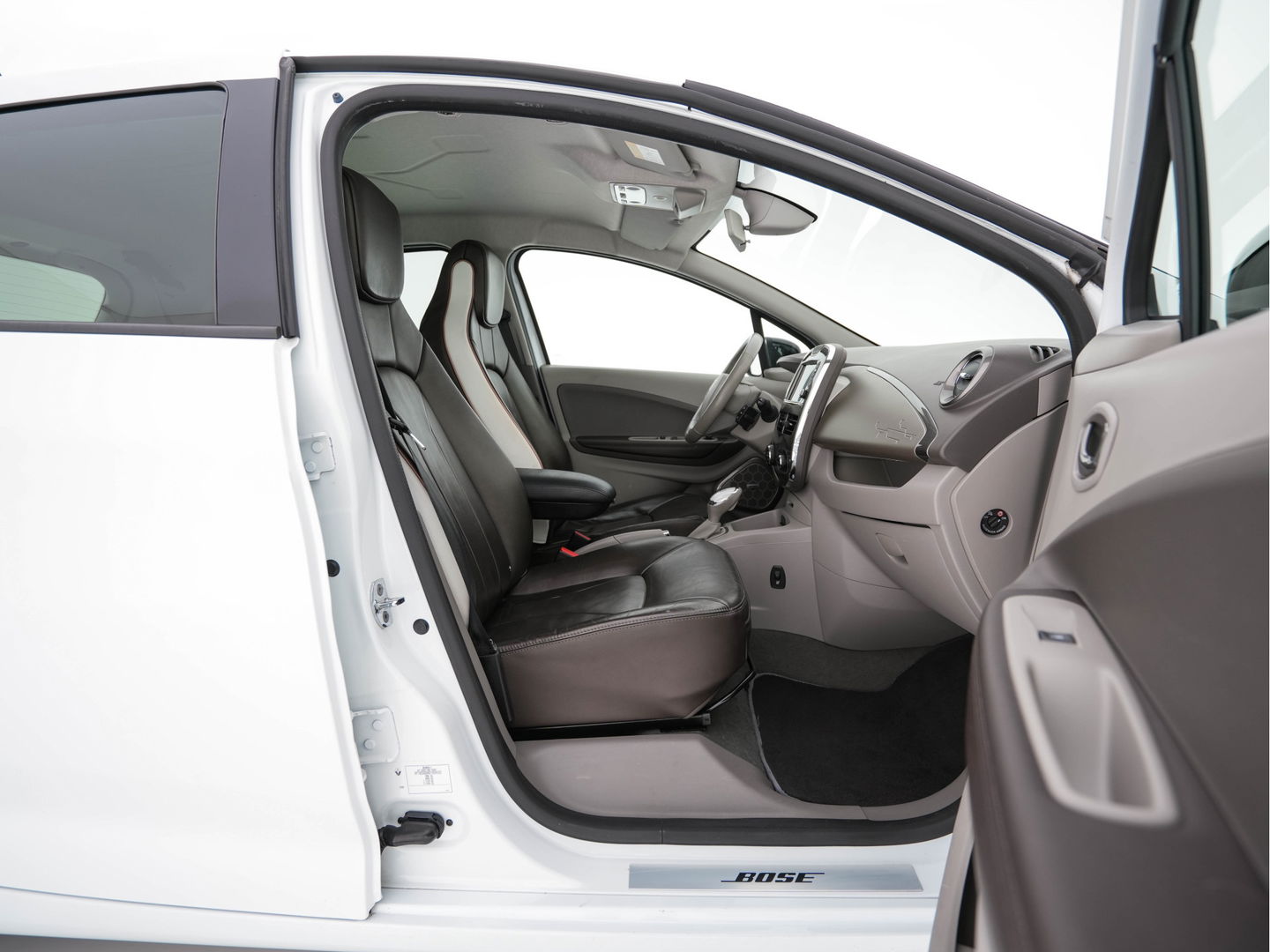 Renault ZOE R110 Bose 41 kWh (inclusive-Battery) (3-Fase-22kW){SOH-85%} Aut.*LEATHER | BOSE-AUDIO | KEYLESS | CRUISE |  NAVI-FULLMAP | CAMERA | DIGI-COCKPIT | HEATED-COMFORTSEATS | ECC | PDC | FULL-LED | PRIVACYGLASS | 17"ALU*