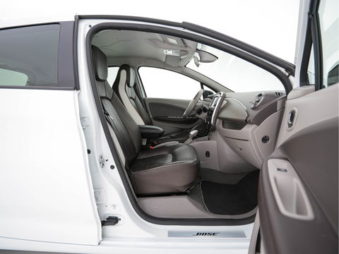 Renault ZOE R110 Bose 41 kWh (inclusive-Battery) (3-Fase-22kW){SOH-85%} Aut.*LEATHER | BOSE-AUDIO | KEYLESS | CRUISE |  NAVI-FULLMAP | CAMERA | DIGI-COCKPIT | HEATED-COMFORTSEATS | ECC | PDC | FULL-LED | PRIVACYGLASS | 17"ALU*