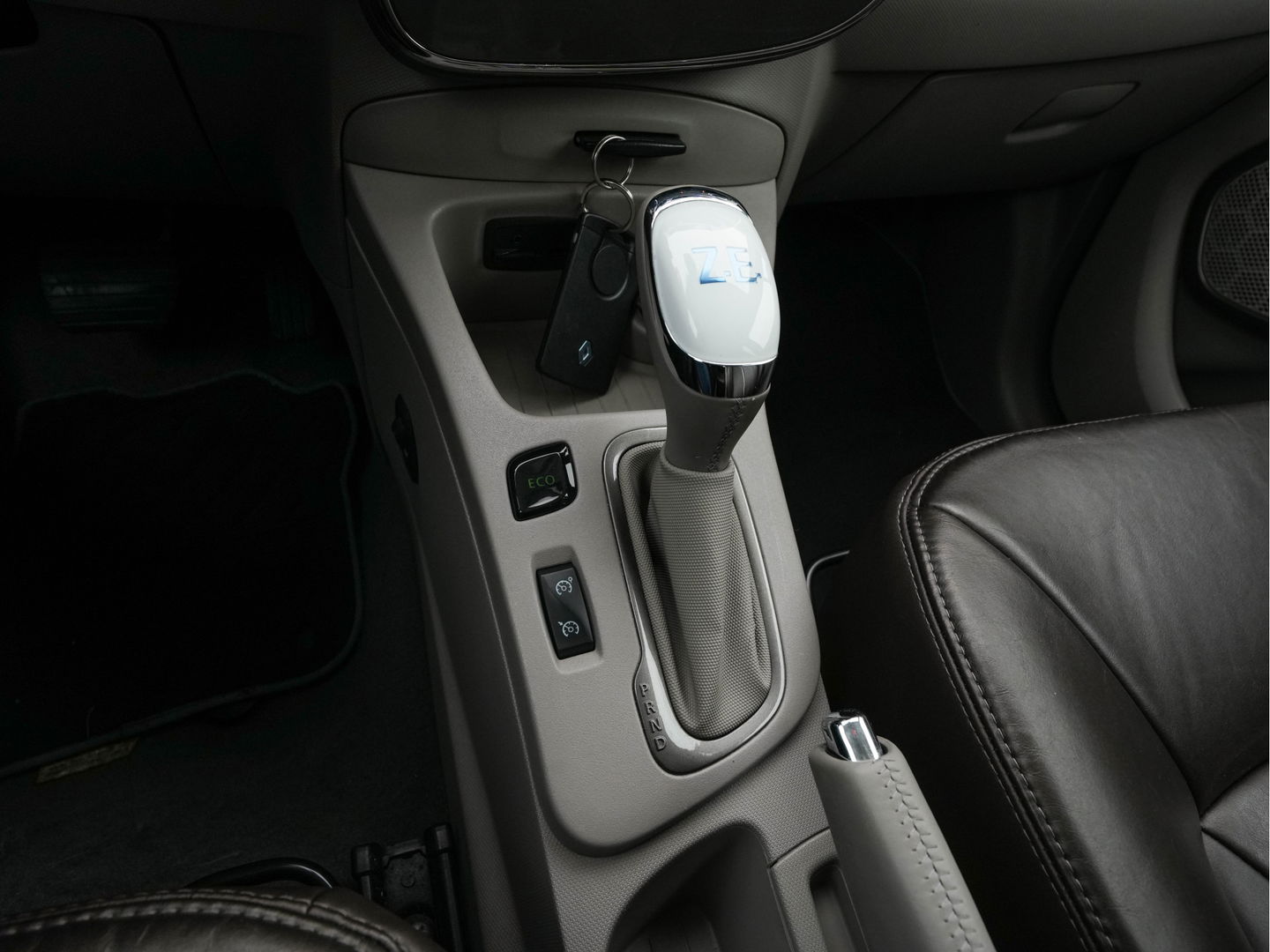 Renault ZOE R110 Bose 41 kWh (inclusive-Battery) (3-Fase-22kW){SOH-85%} Aut.*LEATHER | BOSE-AUDIO | KEYLESS | CRUISE |  NAVI-FULLMAP | CAMERA | DIGI-COCKPIT | HEATED-COMFORTSEATS | ECC | PDC | FULL-LED | PRIVACYGLASS | 17"ALU*