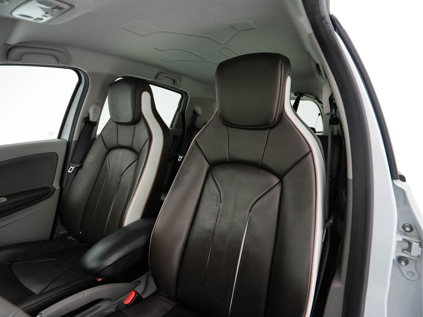 Renault ZOE R110 Bose 41 kWh (inclusive-Battery) (3-Fase-22kW){SOH-85%} Aut.*LEATHER | BOSE-AUDIO | KEYLESS | CRUISE |  NAVI-FULLMAP | CAMERA | DIGI-COCKPIT | HEATED-COMFORTSEATS | ECC | PDC | FULL-LED | PRIVACYGLASS | 17"ALU*