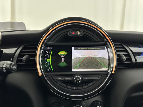 MINI Mini Electric Yours 33 kWh [ 3-Fase-11kW ] {SOH-100%} (INCL-BTW) Aut.* HEATPUMP | PANO | LEATHER | DIGI-COCKPIT | HEAD-UP | FULL-LED | NAVI-FULLMAP | HEATED-SPORTSEATS | DAB | CRUISE | HARMAN/KARDON | CAMERA | KEYLESS | AMBIENTLIGHT | 17"ALU*