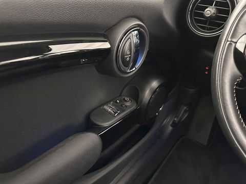 MINI Mini Electric Yours 33 kWh [ 3-Fase-11kW ] {SOH-100%} (INCL-BTW) Aut.* HEATPUMP | PANO | LEATHER | DIGI-COCKPIT | HEAD-UP | FULL-LED | NAVI-FULLMAP | HEATED-SPORTSEATS | DAB | CRUISE | HARMAN/KARDON | CAMERA | KEYLESS | AMBIENTLIGHT | 17"ALU*