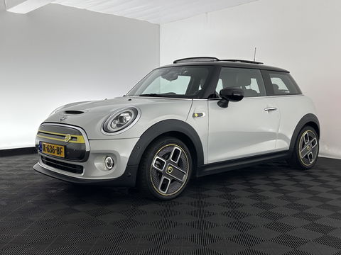 MINI Mini Electric Yours 33 kWh [ 3-Fase-11kW ] {SOH-100%} (INCL-BTW) Aut.* HEATPUMP | PANO | LEATHER | DIGI-COCKPIT | HEAD-UP | FULL-LED | NAVI-FULLMAP | HEATED-SPORTSEATS | DAB | CRUISE | HARMAN/KARDON | CAMERA | KEYLESS | AMBIENTLIGHT | 17"ALU*