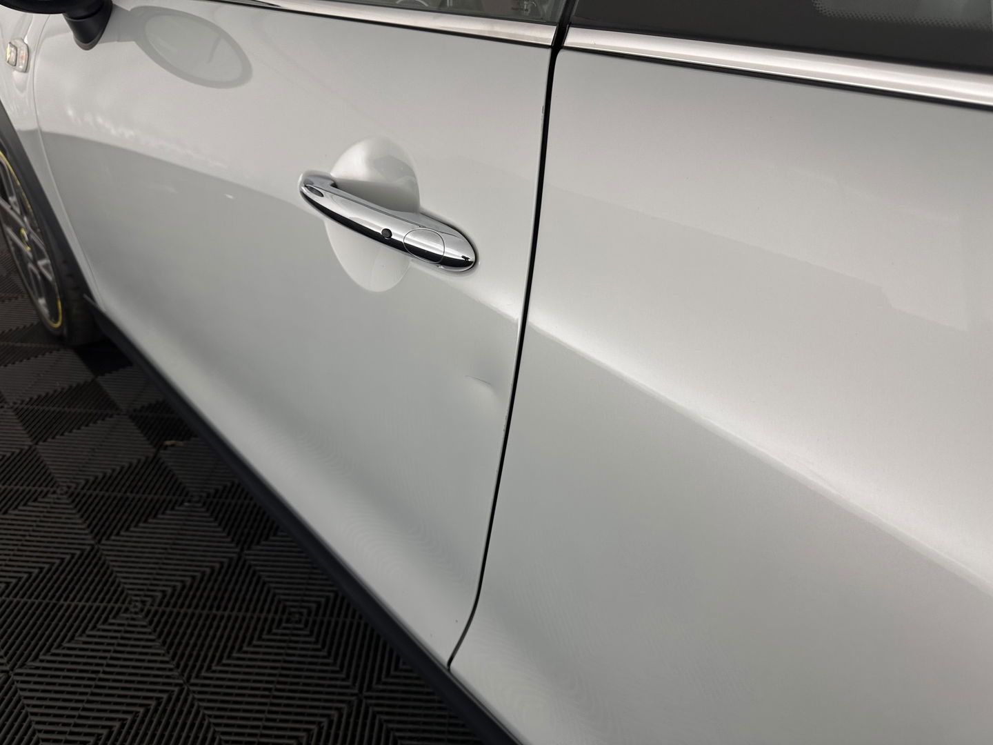 MINI Mini Electric Yours 33 kWh [ 3-Fase-11kW ] {SOH-100%} (INCL-BTW) Aut.* HEATPUMP | PANO | LEATHER | DIGI-COCKPIT | HEAD-UP | FULL-LED | NAVI-FULLMAP | HEATED-SPORTSEATS | DAB | CRUISE | HARMAN/KARDON | CAMERA | KEYLESS | AMBIENTLIGHT | 17"ALU*