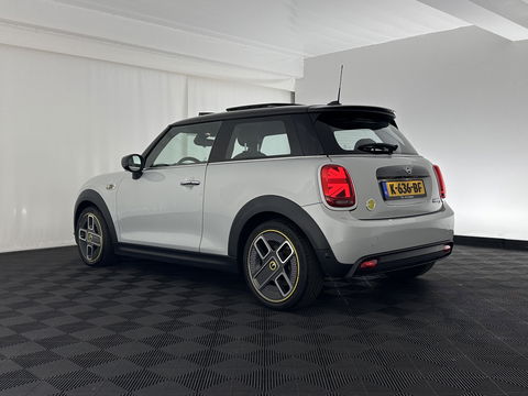 MINI Mini Electric Yours 33 kWh [ 3-Fase-11kW ] {SOH-100%} (INCL-BTW) Aut.* HEATPUMP | PANO | LEATHER | DIGI-COCKPIT | HEAD-UP | FULL-LED | NAVI-FULLMAP | HEATED-SPORTSEATS | DAB | CRUISE | HARMAN/KARDON | CAMERA | KEYLESS | AMBIENTLIGHT | 17"ALU*