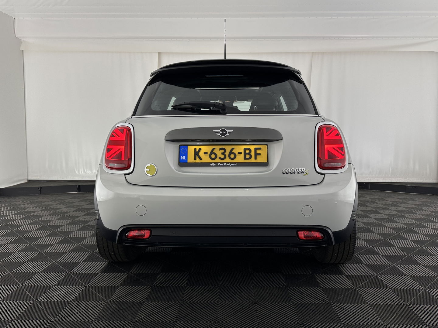 MINI Mini Electric Yours 33 kWh [ 3-Fase-11kW ] {SOH-100%} (INCL-BTW) Aut.* HEATPUMP | PANO | LEATHER | DIGI-COCKPIT | HEAD-UP | FULL-LED | NAVI-FULLMAP | HEATED-SPORTSEATS | DAB | CRUISE | HARMAN/KARDON | CAMERA | KEYLESS | AMBIENTLIGHT | 17"ALU*