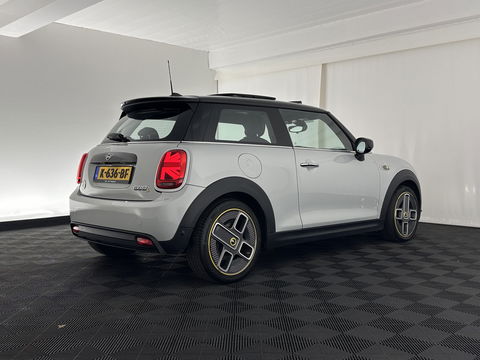 MINI Mini Electric Yours 33 kWh [ 3-Fase-11kW ] {SOH-100%} (INCL-BTW) Aut.* HEATPUMP | PANO | LEATHER | DIGI-COCKPIT | HEAD-UP | FULL-LED | NAVI-FULLMAP | HEATED-SPORTSEATS | DAB | CRUISE | HARMAN/KARDON | CAMERA | KEYLESS | AMBIENTLIGHT | 17"ALU*