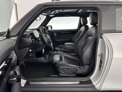 MINI Mini Electric Yours 33 kWh [ 3-Fase-11kW ] {SOH-100%} (INCL-BTW) Aut.* HEATPUMP | PANO | LEATHER | DIGI-COCKPIT | HEAD-UP | FULL-LED | NAVI-FULLMAP | HEATED-SPORTSEATS | DAB | CRUISE | HARMAN/KARDON | CAMERA | KEYLESS | AMBIENTLIGHT | 17"ALU*