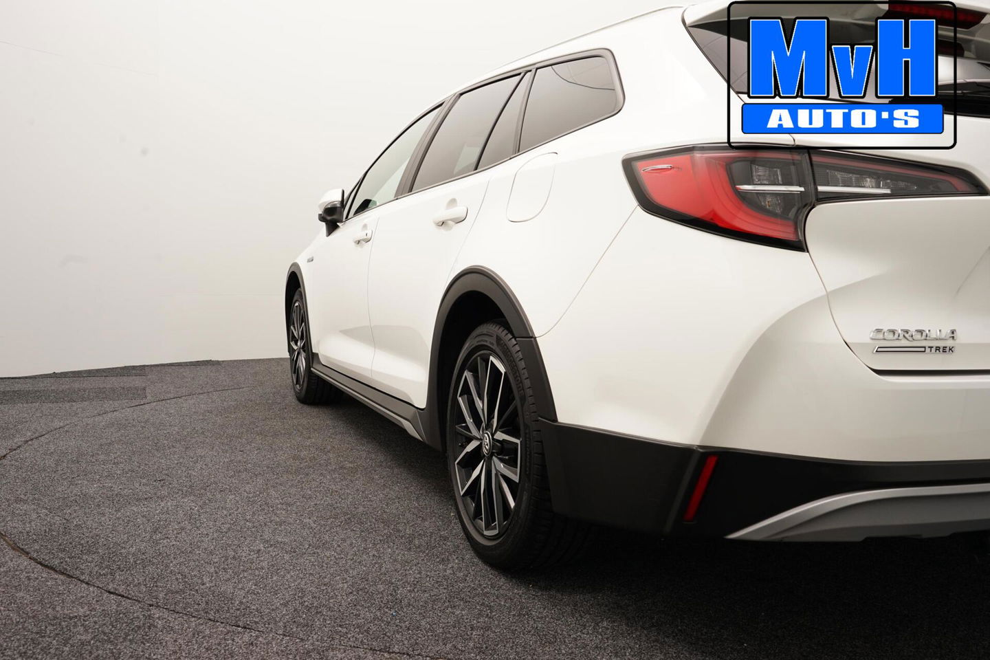 Toyota Corolla Touring Sports 1.8 Hybrid Trek|TREKHAAK|LUXE!