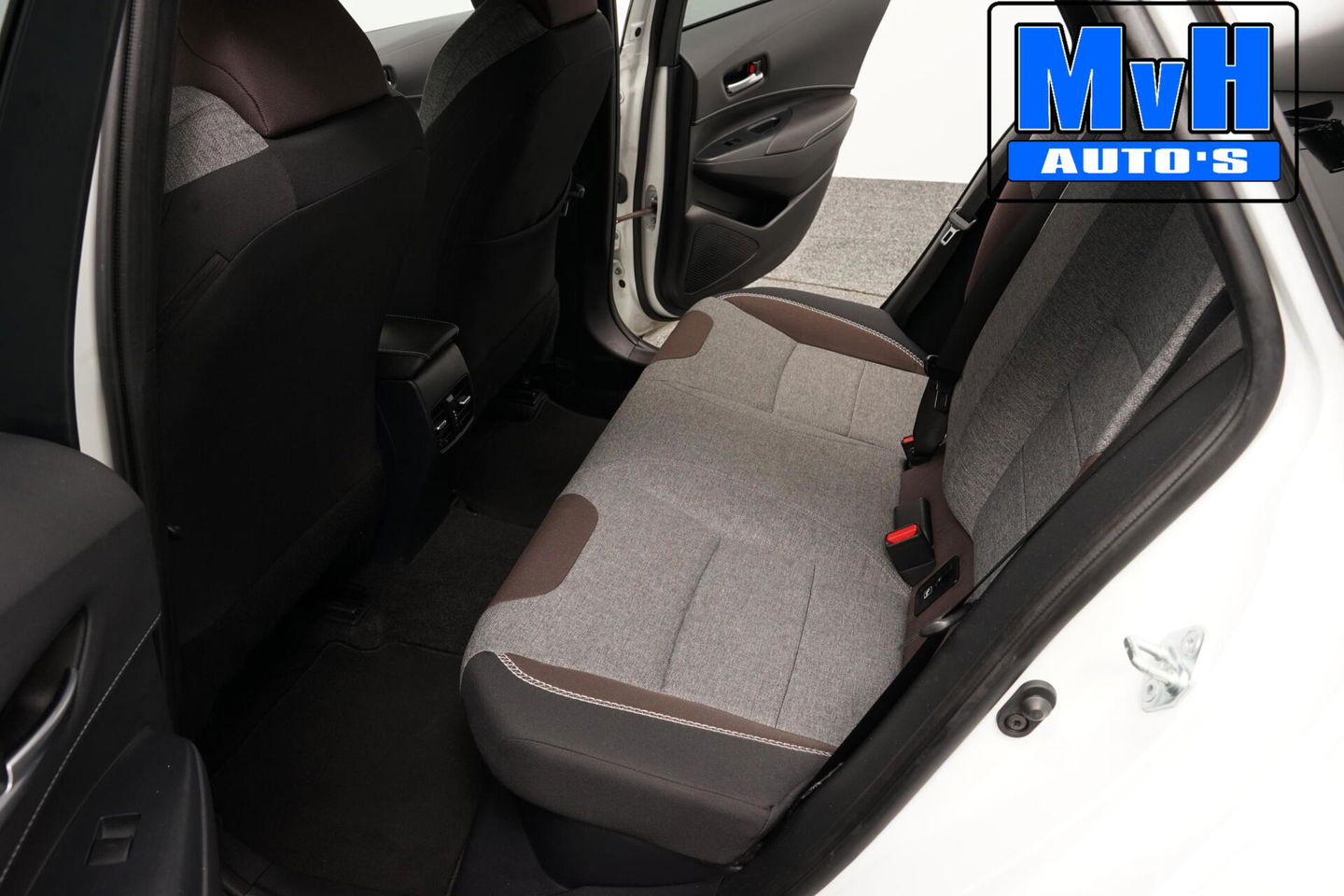 Toyota Corolla Touring Sports 1.8 Hybrid Trek|TREKHAAK|LUXE!