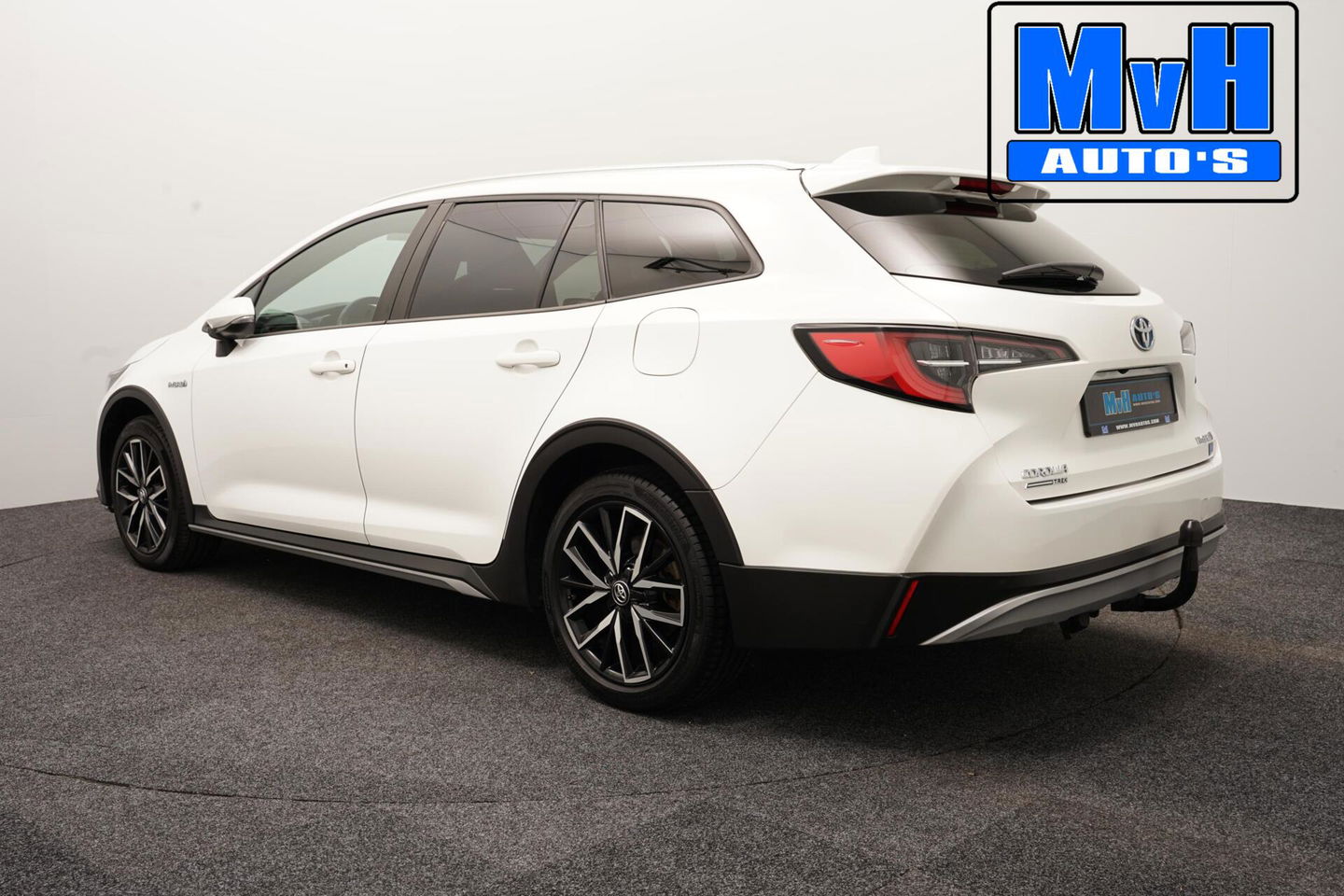 Toyota Corolla Touring Sports 1.8 Hybrid Trek|TREKHAAK|LUXE!