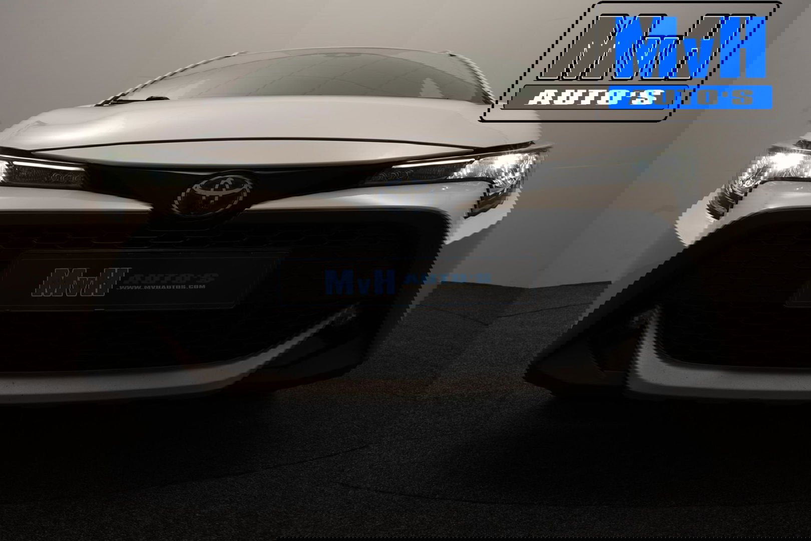 Toyota Corolla Touring Sports 1.8 Hybrid Trek|TREKHAAK|LUXE!