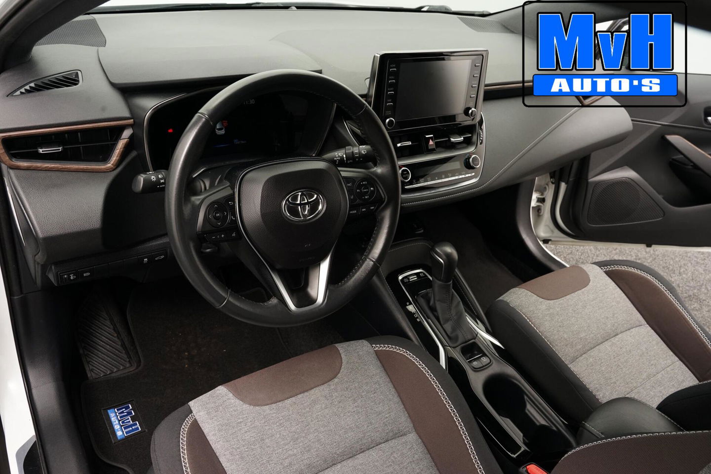 Toyota Corolla Touring Sports 1.8 Hybrid Trek|TREKHAAK|LUXE!