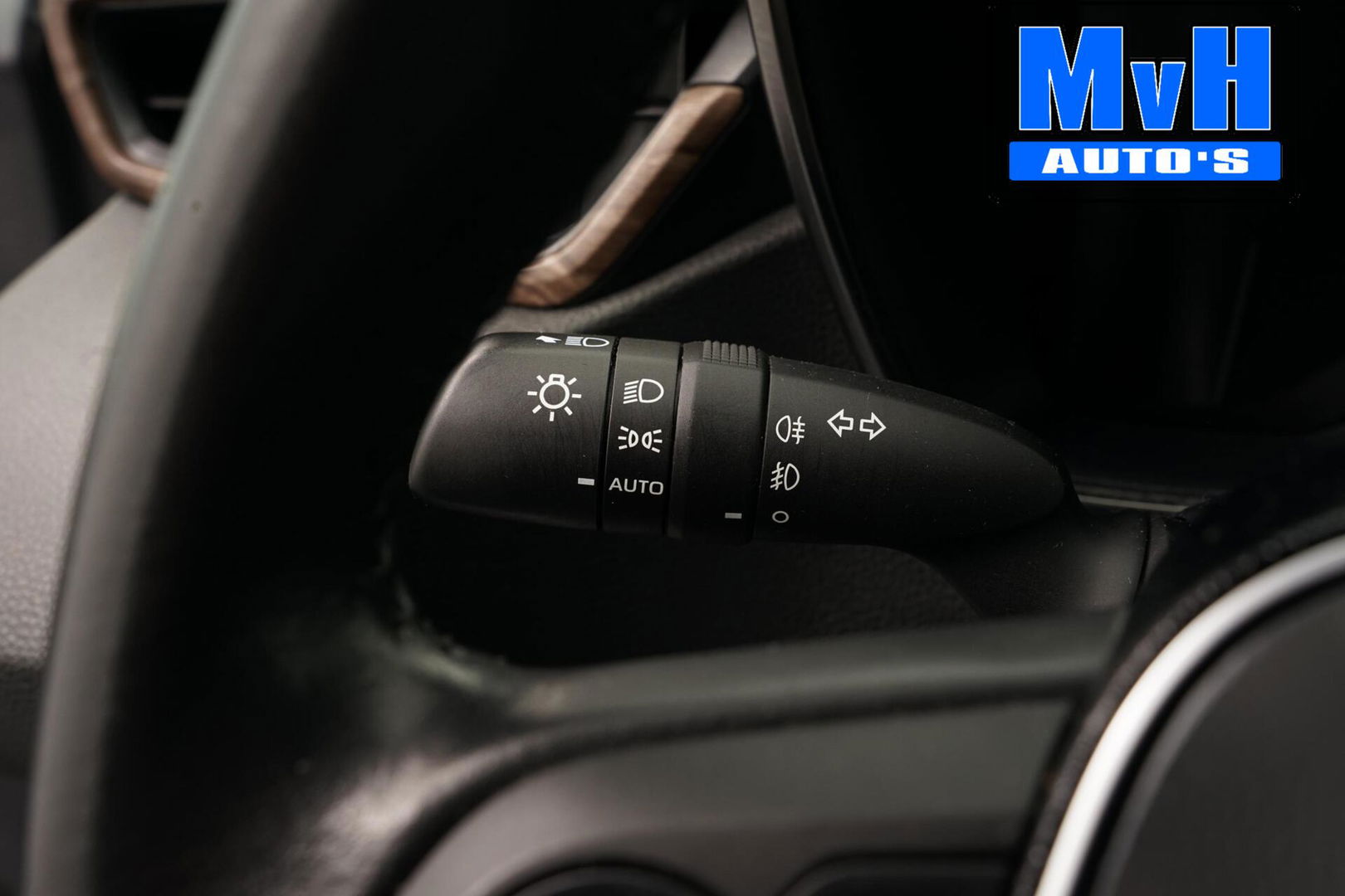 Toyota Corolla Touring Sports 1.8 Hybrid Trek|TREKHAAK|LUXE!