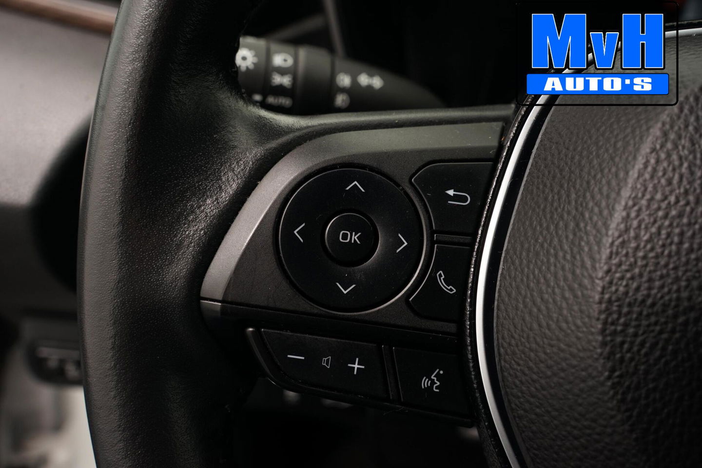 Toyota Corolla Touring Sports 1.8 Hybrid Trek|TREKHAAK|LUXE!