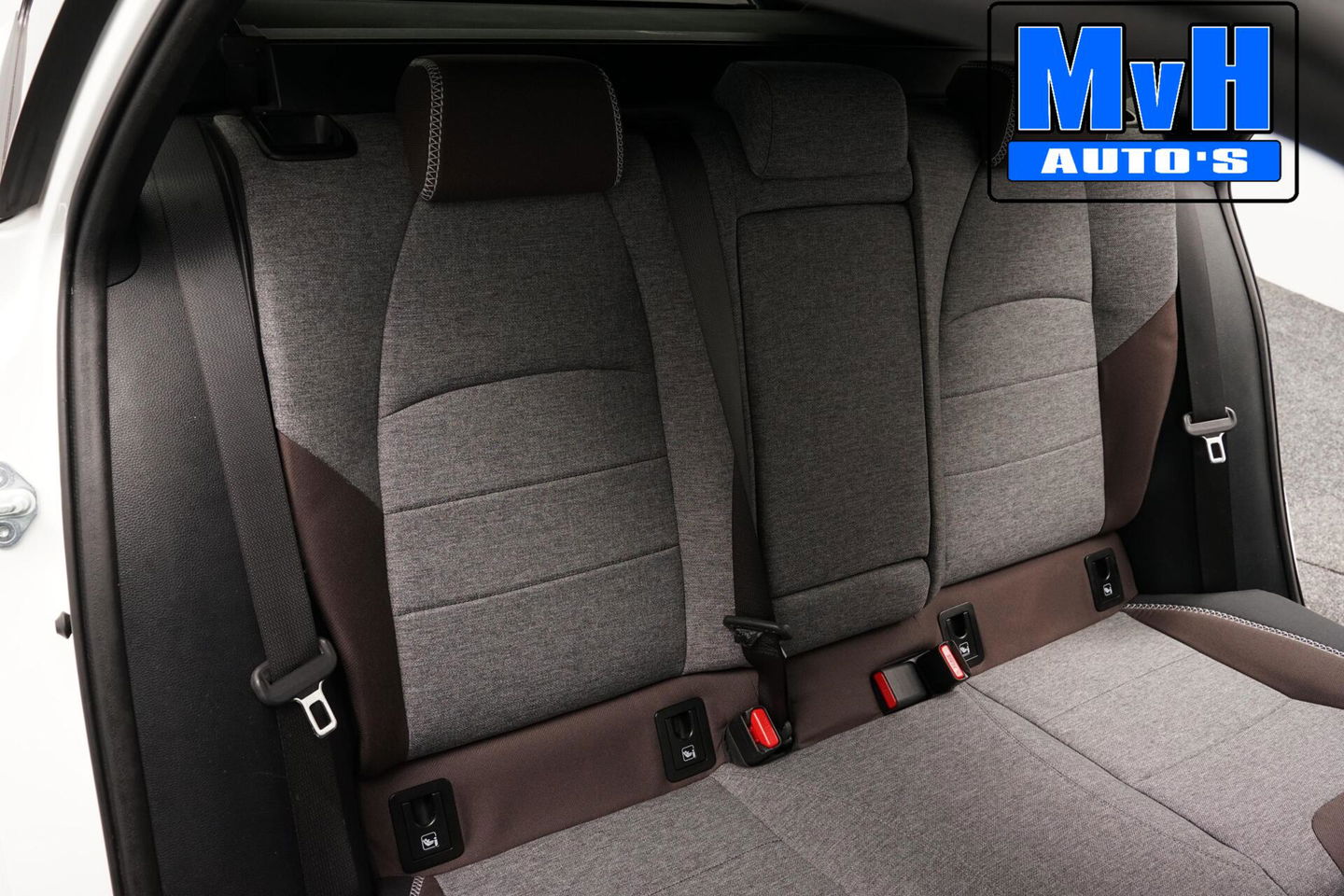 Toyota Corolla Touring Sports 1.8 Hybrid Trek|TREKHAAK|LUXE!