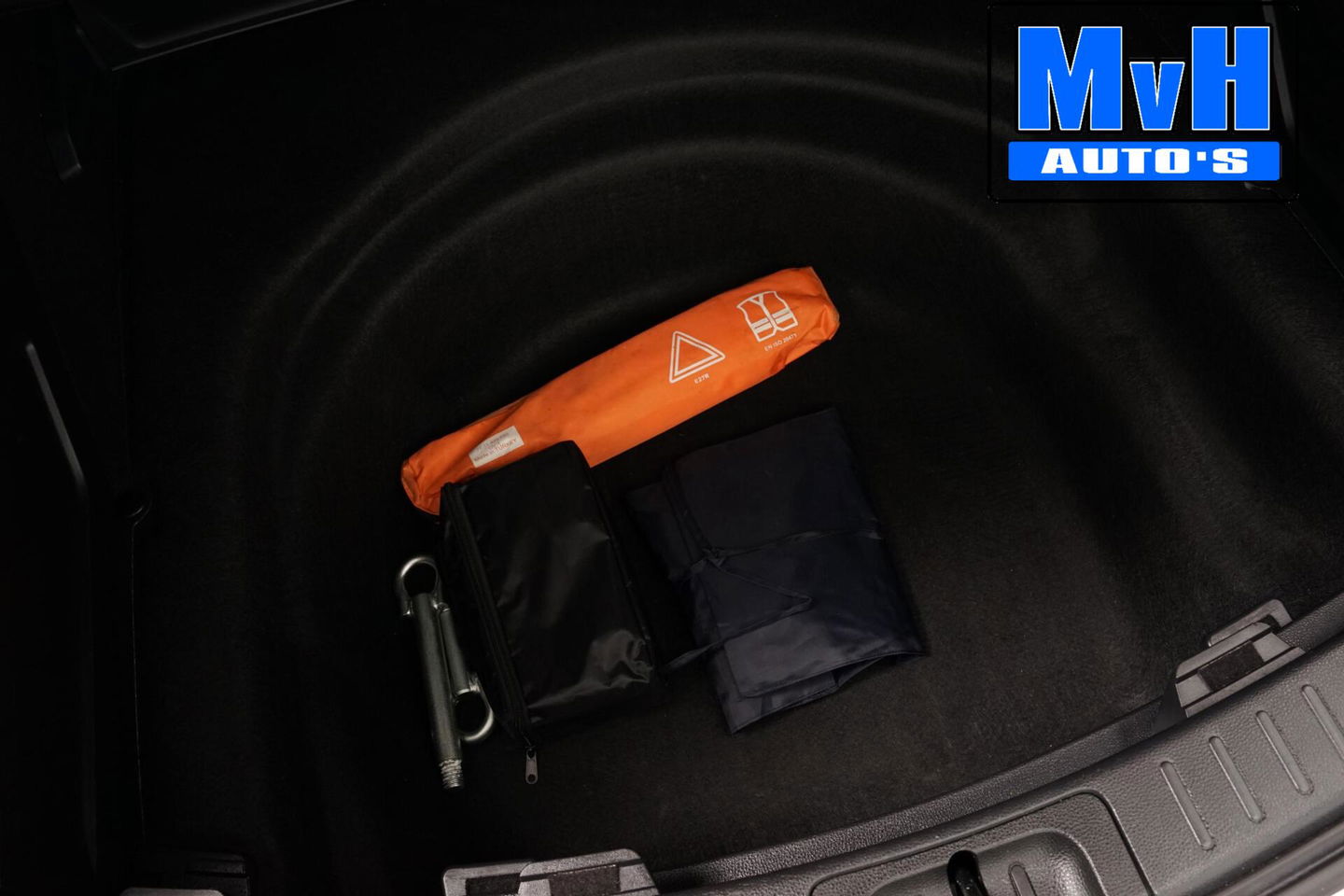 Toyota Corolla Touring Sports 1.8 Hybrid Trek|TREKHAAK|LUXE!