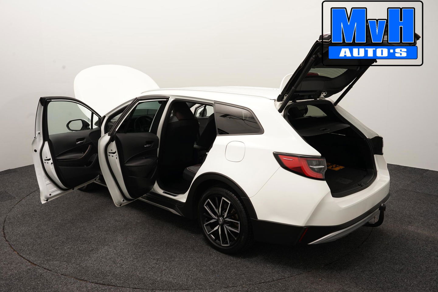 Toyota Corolla Touring Sports 1.8 Hybrid Trek|TREKHAAK|LUXE!