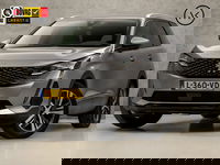 Peugeot 5008 - 1.2 PureTech Allure Sport 7 Peroons (APPLE CARPLAY, GROOT NAVI, 360 CAMERA, LEDER, STOELVERWARMING, SPORTSTOELEN, GETINT GLAS, ELEK ACHTERKLEP, LANE ASSIST, NIEUWSTAAT)