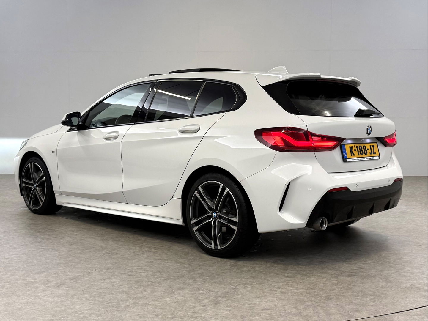 BMW 1-serie 118i Executive Edition M-Sport | Pano | Virtual | H/K | Sfeerverl. | Alcantara | Carplay | Cruise | Parkeersens.