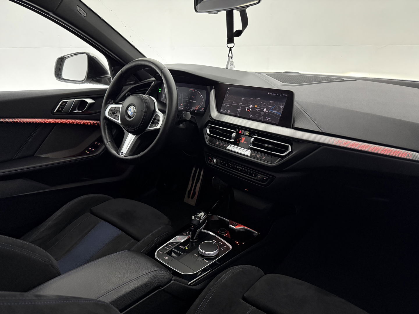 BMW 1-serie 118i Executive Edition M-Sport | Pano | Virtual | H/K | Sfeerverl. | Alcantara | Carplay | Cruise | Parkeersens.