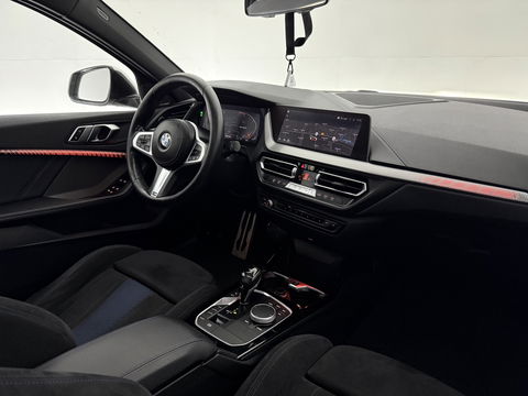 BMW 1-serie 118i Executive Edition M-Sport | Pano | Virtual | H/K | Sfeerverl. | Alcantara | Carplay | Cruise | Parkeersens.