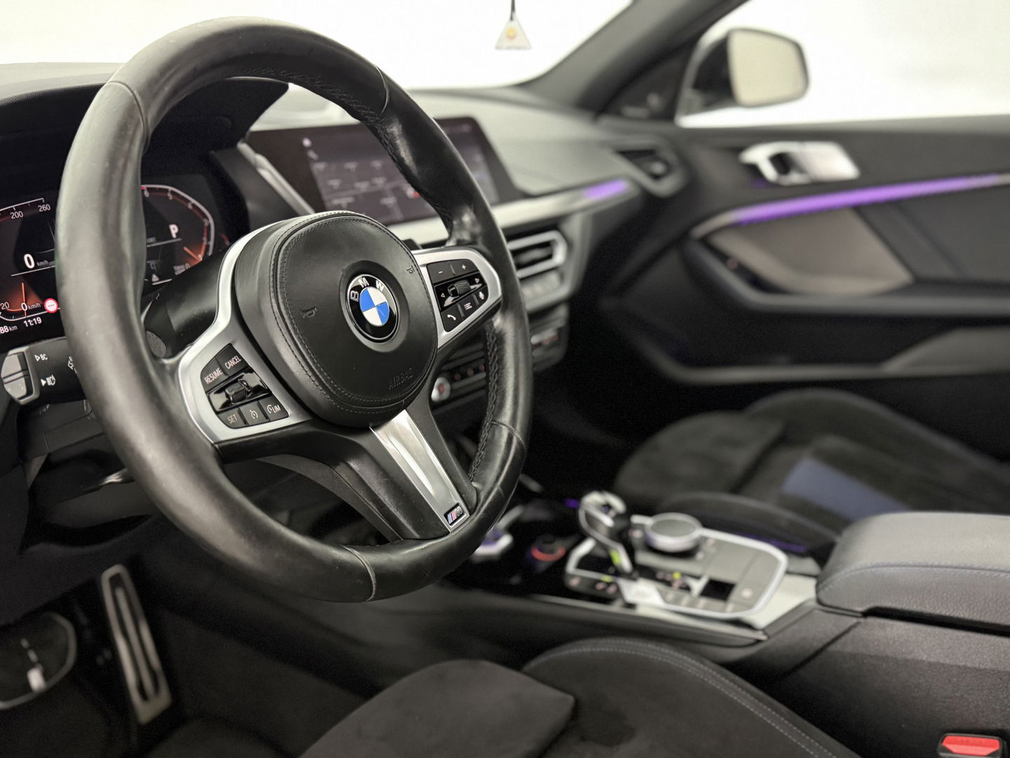 BMW 1-serie 118i Executive Edition M-Sport | Pano | Virtual | H/K | Sfeerverl. | Alcantara | Carplay | Cruise | Parkeersens.